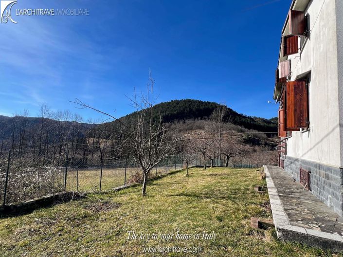 Image No.16-4 Bed House for sale