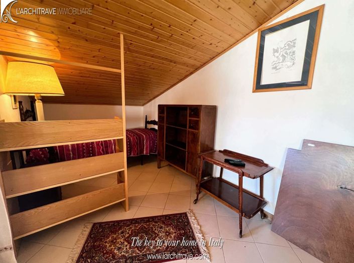 Image No.16-4 Bed House for sale