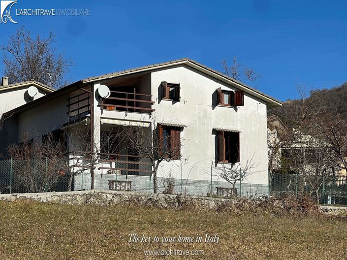 Image No.19-4 Bed House for sale