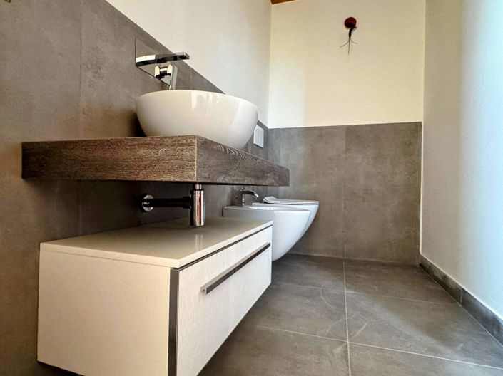 Image No.10-3 Bed Villa for sale