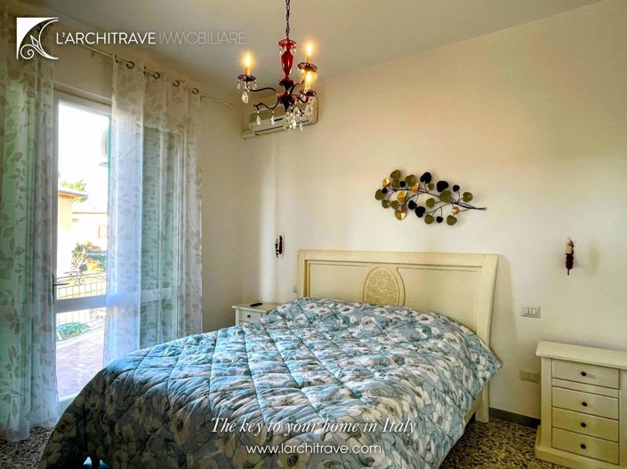 Image No.12-6 Bed Villa for sale