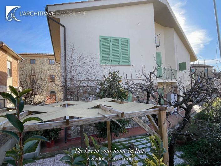 Image No.2-6 Bed Villa for sale