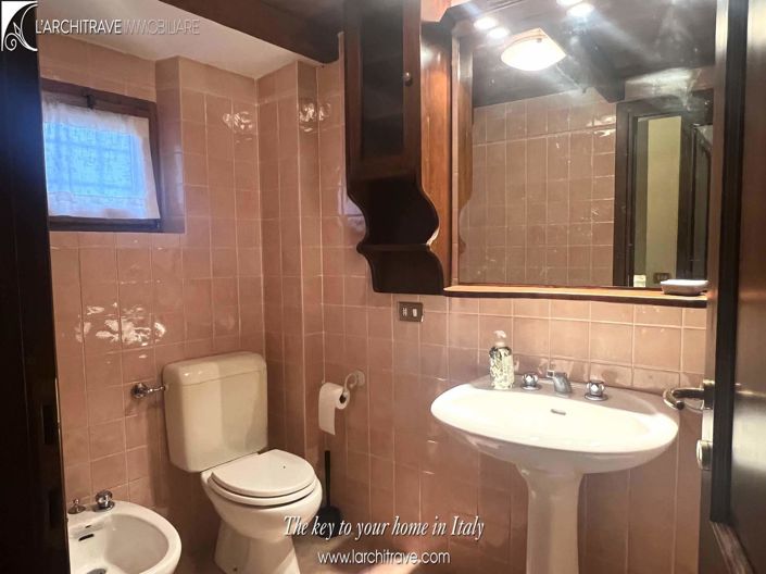 Image No.9-2 Bed House for sale