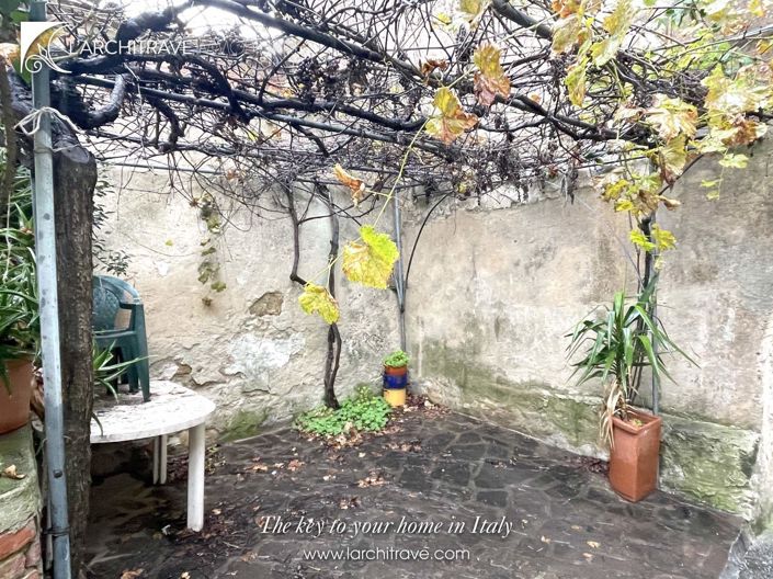 Image No.12-2 Bed House for sale