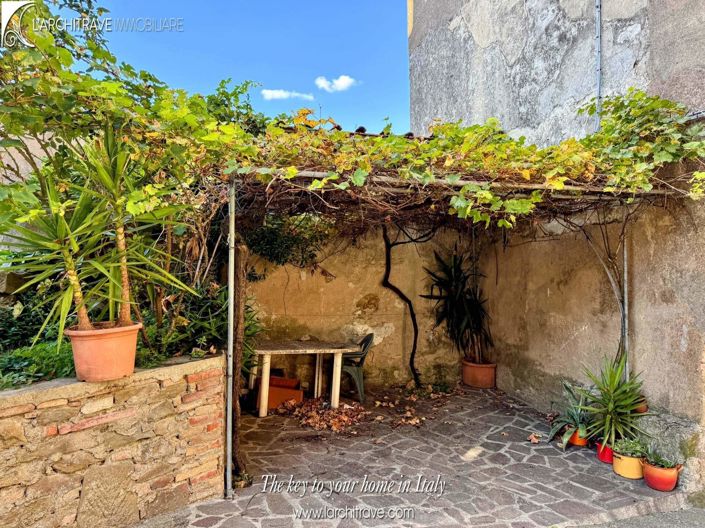 Image No.5-2 Bed House for sale