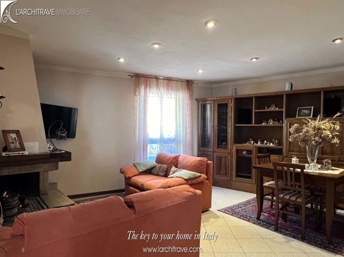 Image No.4-2 Bed House for sale