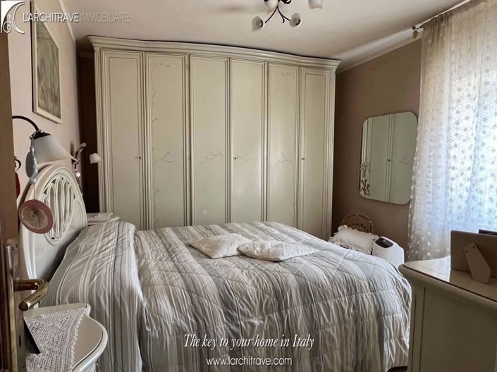 Image No.5-2 Bed House for sale