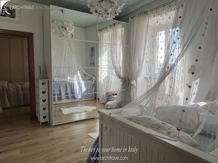 Image No.6-2 Bed House for sale