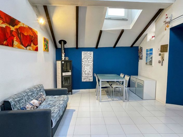 Image No.5-2 Bed House for sale