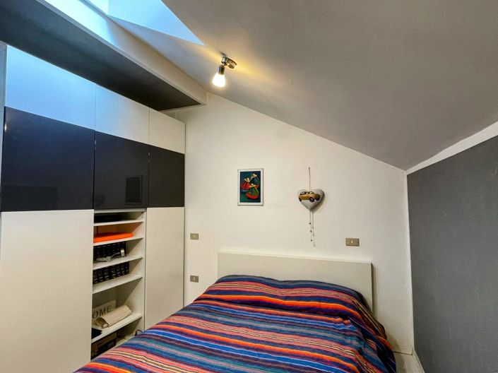 Image No.8-2 Bed House for sale