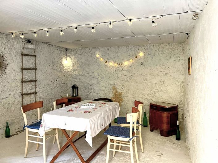 Image No.12-2 Bed House for sale