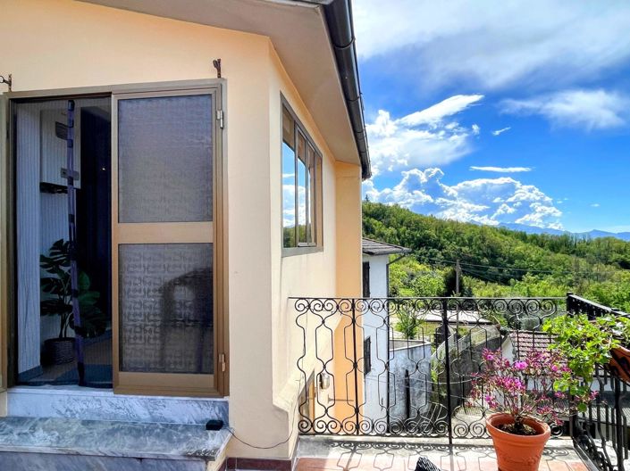 Image No.8-2 Bed House for sale