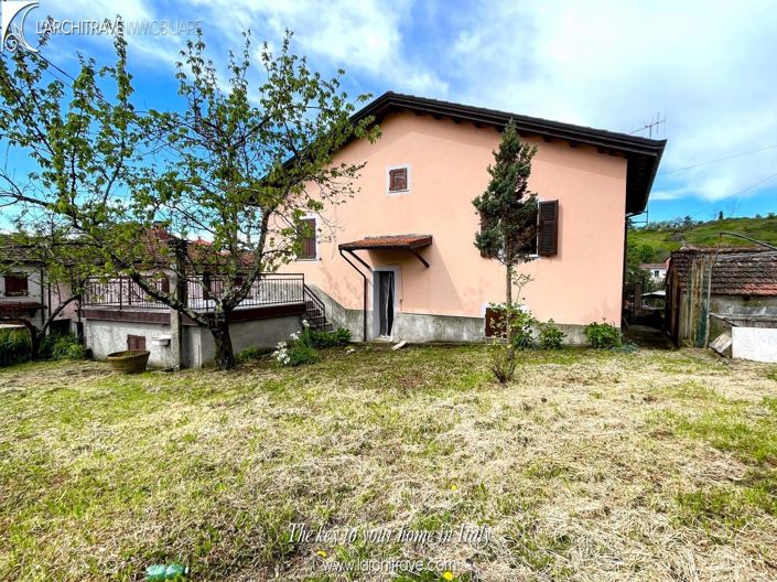 Image No.1-Villa de 4 chambres à vendre à Bagnone