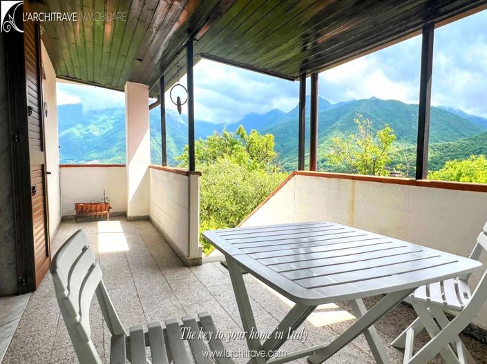Image No.1-2 Bed House for sale