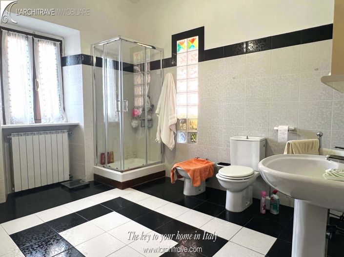 Image No.9-2 Bed House for sale