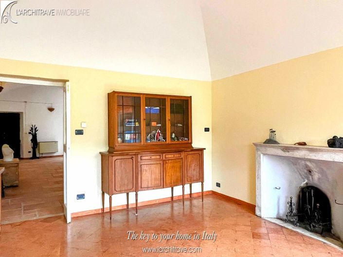 Image No.10-3 Bed House for sale