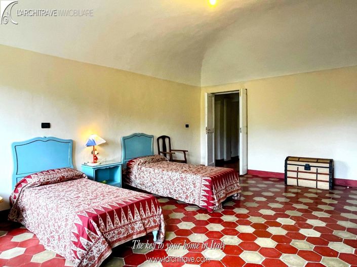 Image No.11-3 Bed House for sale