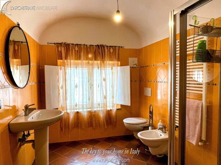 Image No.17-3 Bed House for sale