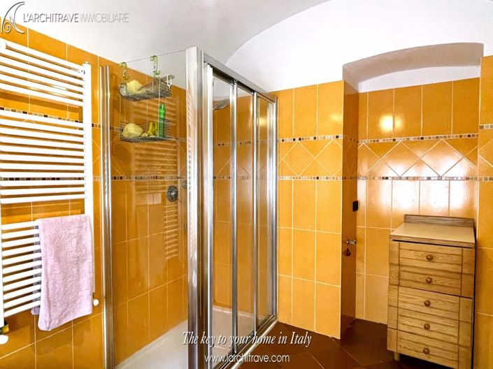 Image No.18-3 Bed House for sale