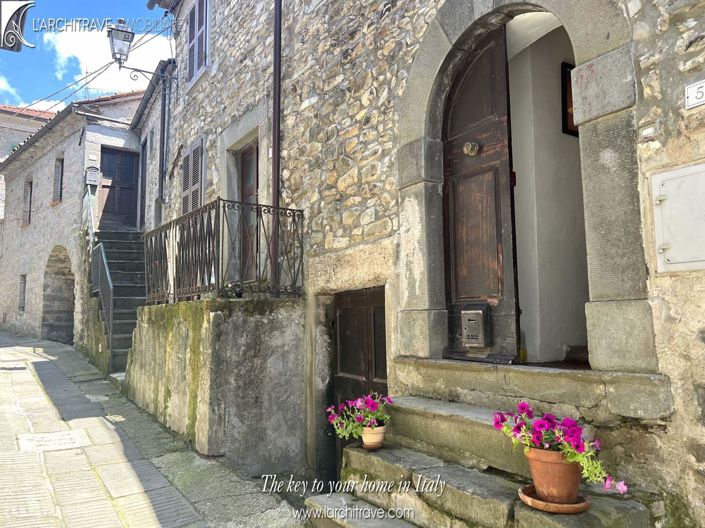 Image No.1-2 Bed House for sale