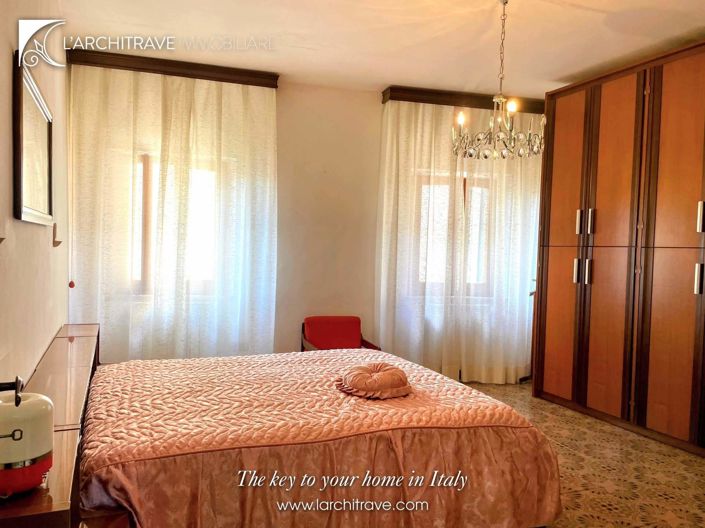 Image No.16-3 Bed House for sale