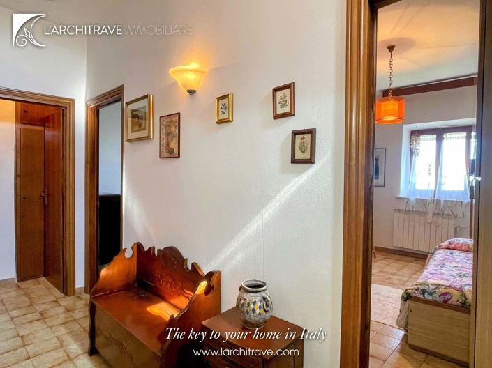 Image No.18-3 Bed House for sale