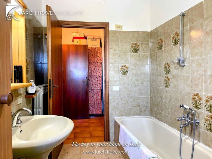 Image No.22-3 Bed House for sale