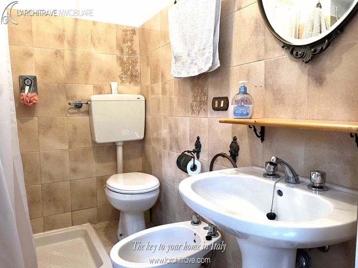 Image No.9-2 Bed House for sale