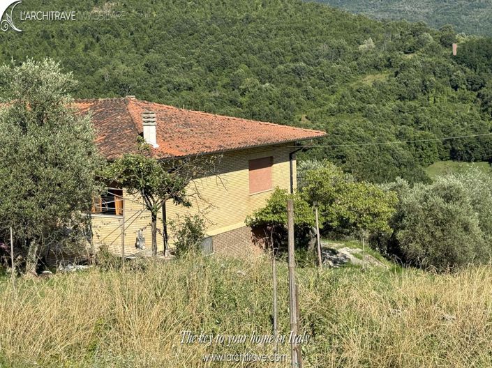 Image No.1-Villa de 3 chambres à vendre à Fivizzano