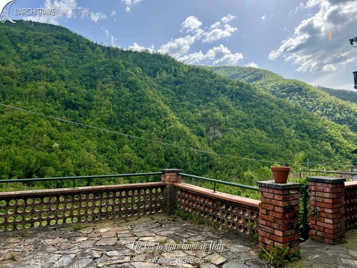 Image No.8-3 Bed House for sale