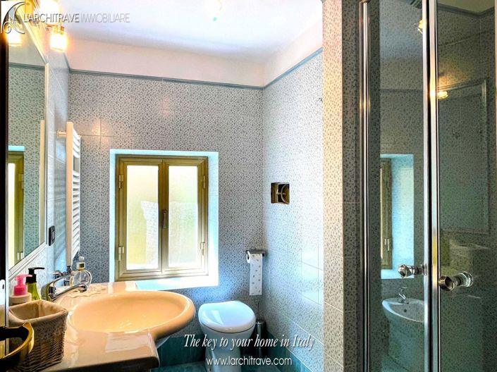 Image No.8-2 Bed House for sale