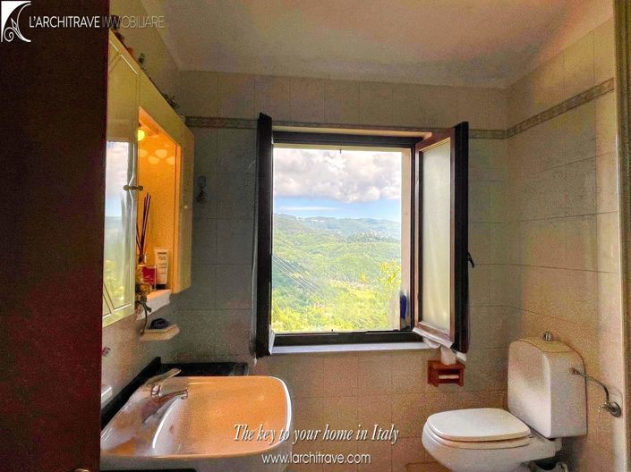 Image No.8-2 Bed House for sale