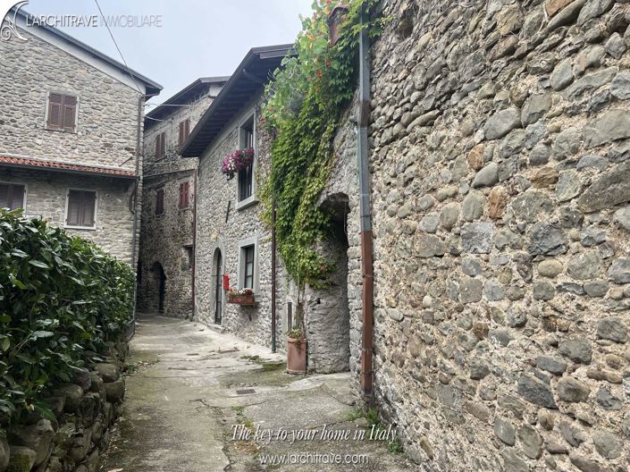 Image No.10-1 Bed House for sale