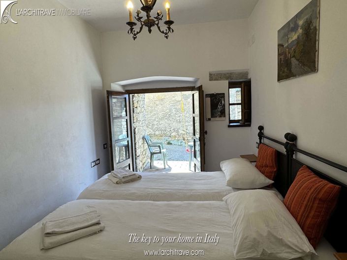 Image No.9-2 Bed House for sale