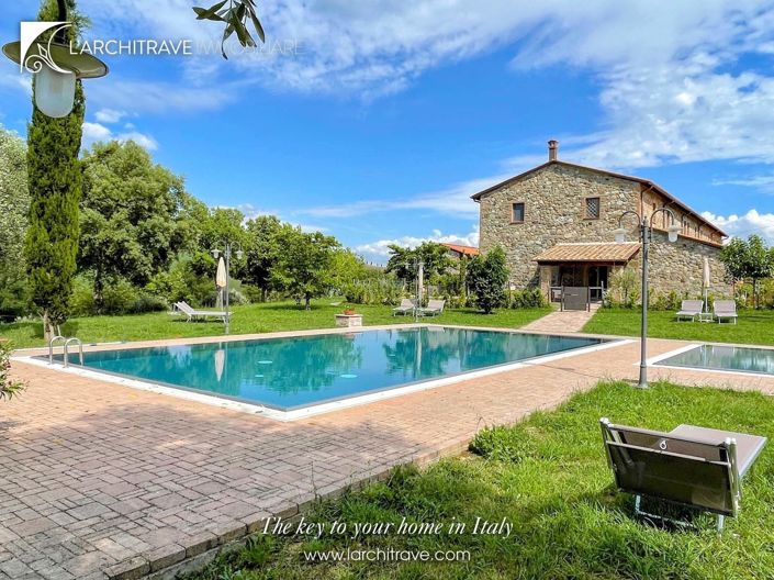 Image No.1-5 Bed House for sale