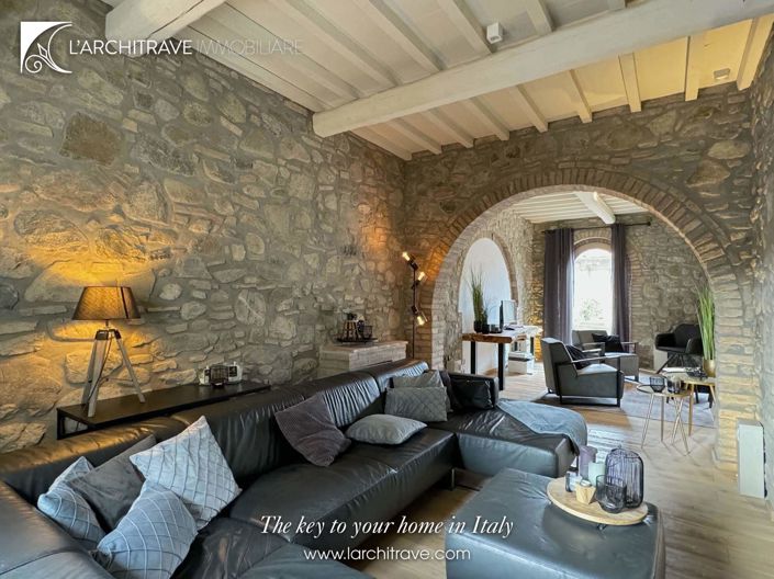 Image No.20-5 Bed House for sale