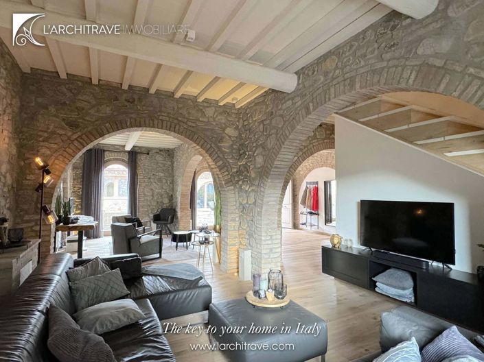 Image No.20-5 Bed House for sale