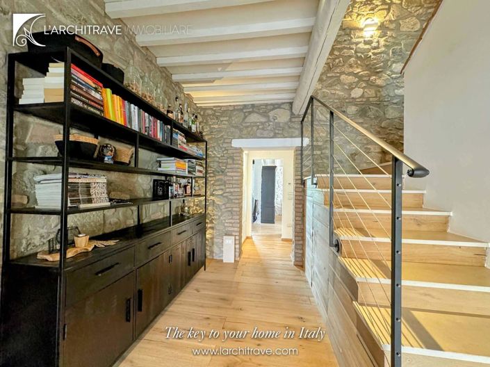 Image No.21-5 Bed House for sale