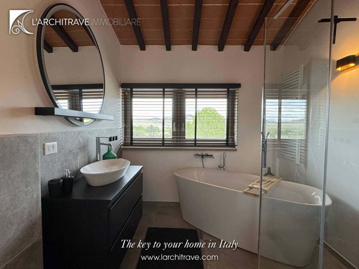 Image No.26-5 Bed House for sale