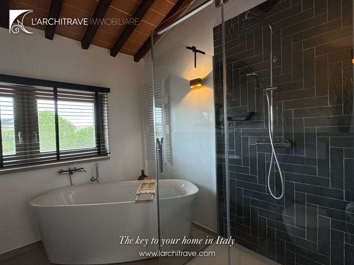 Image No.27-5 Bed House for sale