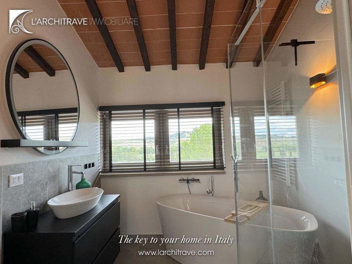 Image No.28-5 Bed House for sale