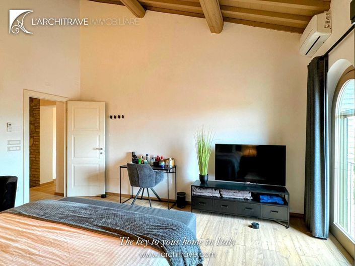 Image No.33-5 Bed House for sale