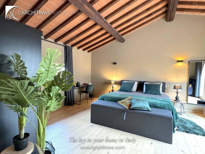 Image No.34-5 Bed House for sale