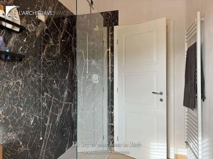 Image No.37-5 Bed House for sale