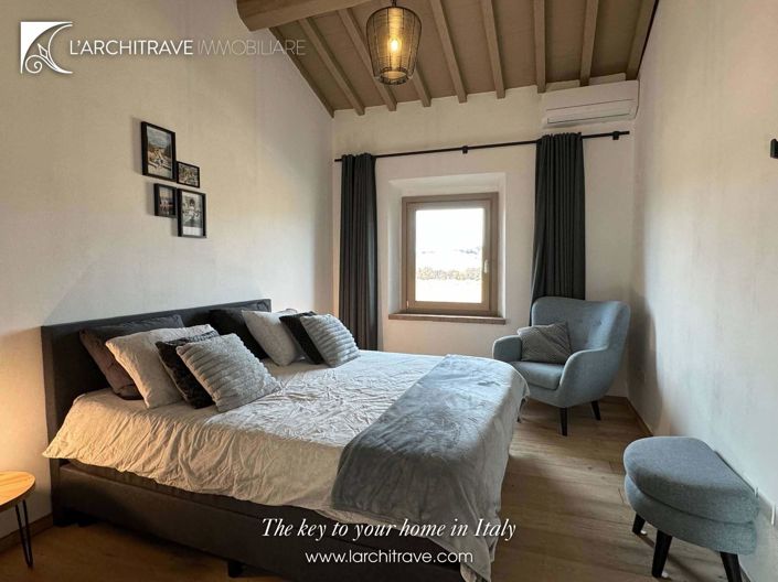 Image No.38-5 Bed House for sale