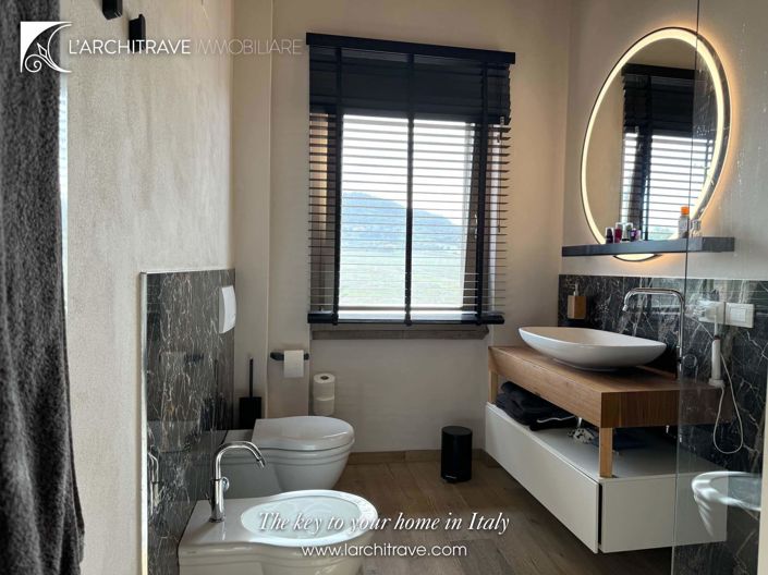 Image No.40-5 Bed House for sale