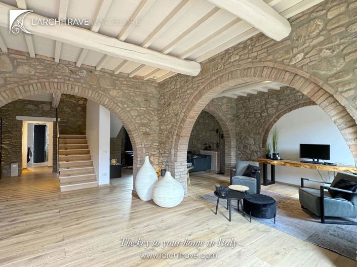 Image No.5-5 Bed House for sale