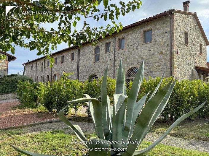 Image No.8-5 Bed House for sale