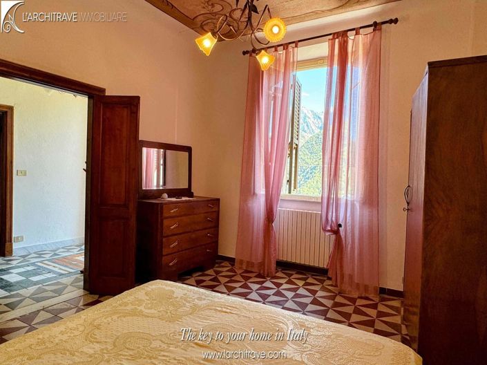 Image No.10-3 Bed House for sale