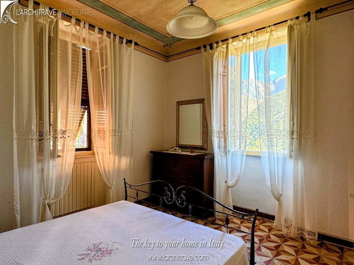 Image No.17-3 Bed House for sale